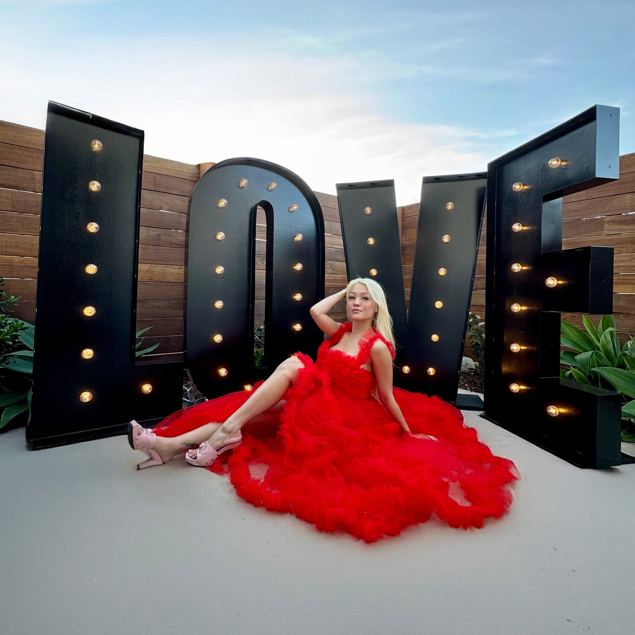 Led Bride Letters Large letters with lights for wedding | Beachweddingtips.com